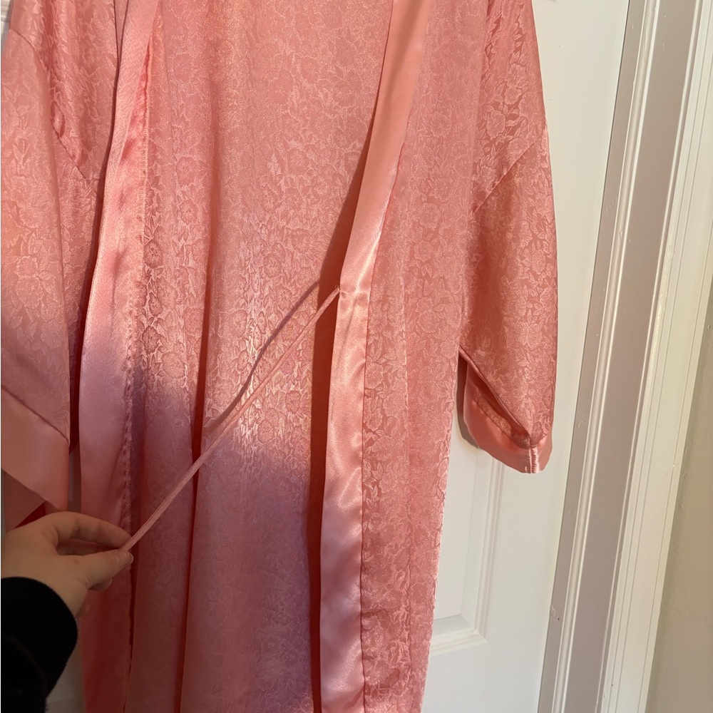 Pink Satin Lingerie Robe with Floral Pattern - Picture 4 of 6